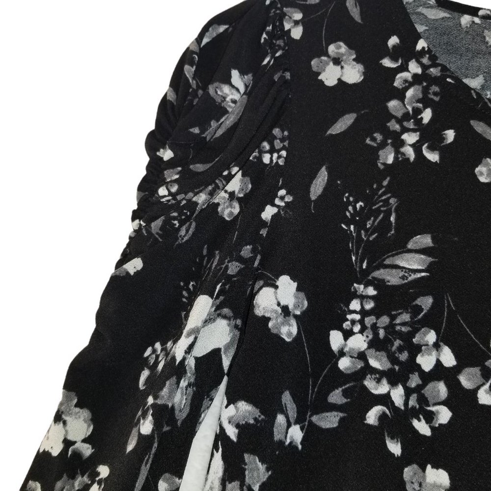 Adrienne Vittadini Size S black, gray & white floral blouse - Picture 5 of 11